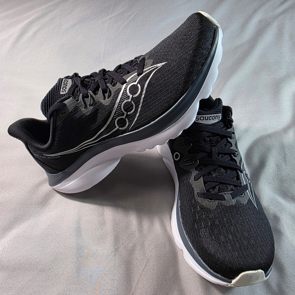 Saucony Kinvara 16 Running Shoes Women 9 Black White S11020-200 NEW